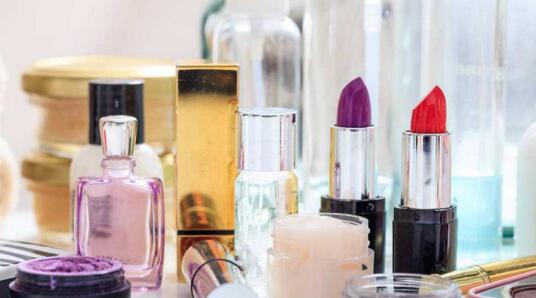 百代佳人 以自然之美，重塑極致的化妝品生活館體驗(yàn)